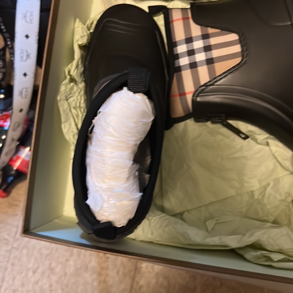 Burberry Vintage Check Rubber Rain Boot. Euro size 36 - Picture 5 of 6